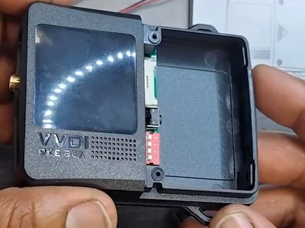 Xhorse Smart Key Box installation demonstration: used in Nissan Versa 2014