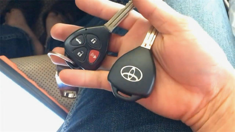 Toyota Camry 2014 key chip copy using Xhorse VVDI Key Tool Max