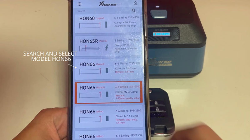 Xhorse Key Reader identifies Honda HR-V HON66 keys