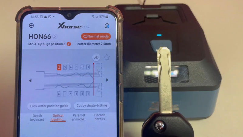 Xhorse Key Reader identifies Honda HR-V HON66 keys