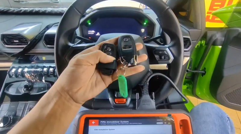 Add new keys to 2015 Lamborghini Huracan with Xhorse VVDI Key Tool Plus